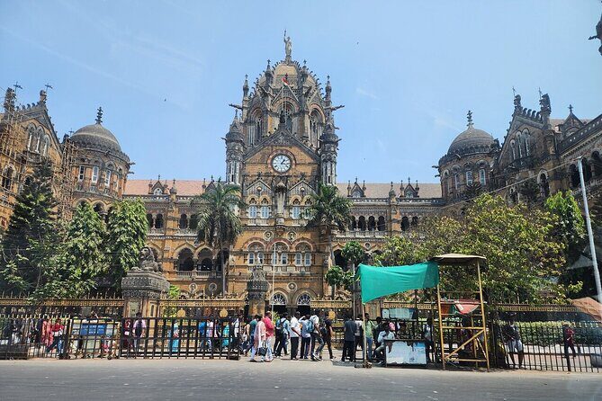 Mumbai Heritage Walk and Elephanta Caves Experience - The heritage walk in southern Mumbai: markets and landmarks with context