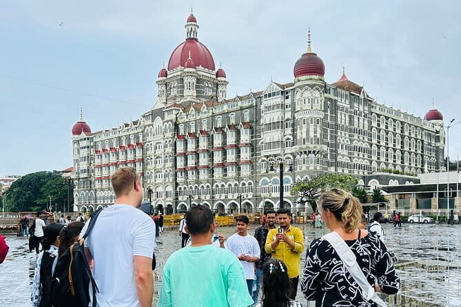 Mumbai Highlight : Exclusive Private Luxury Sightseeing Tour - Finishing stretch: University of Mumbai and Bombay High Court