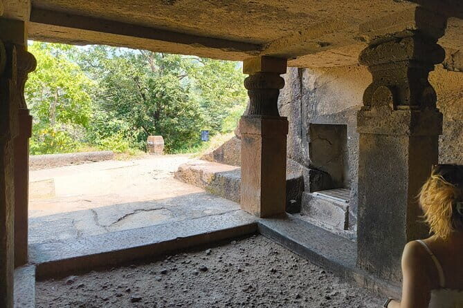 Mumbai Kanheri Caves & Golden Pagoda – A Buddhist Settlement - The panoramic view: taking the “city” out of your head