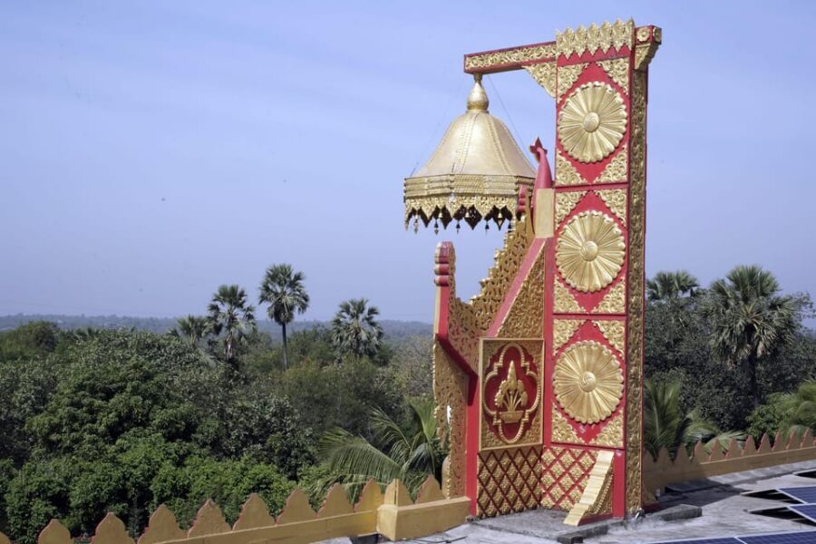 Mumbai Kanheri Caves & Vipassana Pagoda Tour - How Much Walking Should You Expect?