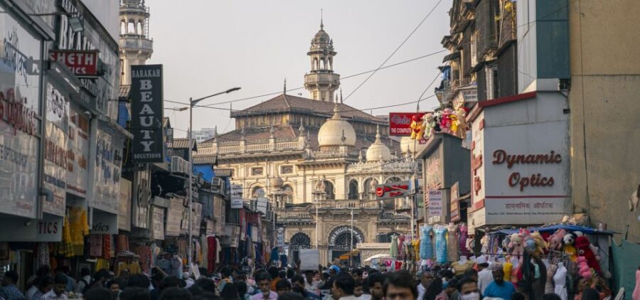 Mumbai: Local Markets & Temples Tour - Zaveri Bazaar: Street Sightseeing Between Food and Worship