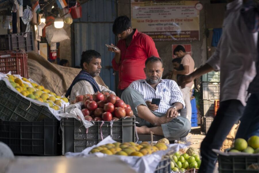 Mumbai: Local Markets & Temples Tour - Shri Mumbai Panjrapole: Why 350+ Cows Change the Mood