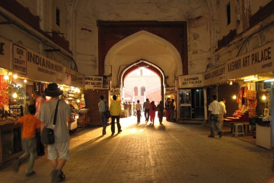 Mumbai: Magical Markets Tour - Kalbadevi to Chor Bazaar: switching from new goods to “found history”