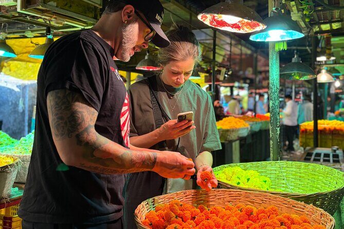 Mumbai Morning Market Tour of Flowers, Fish, and More - Dadar Fruit and Vegetable Market: Produce That Feels Like a Daily Clock