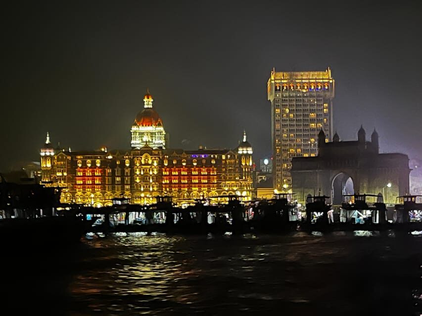 Mumbai Night Lights & Iconic Sights Tour - Malabar Hill: passing the elite skyline—and a sacred-water sight