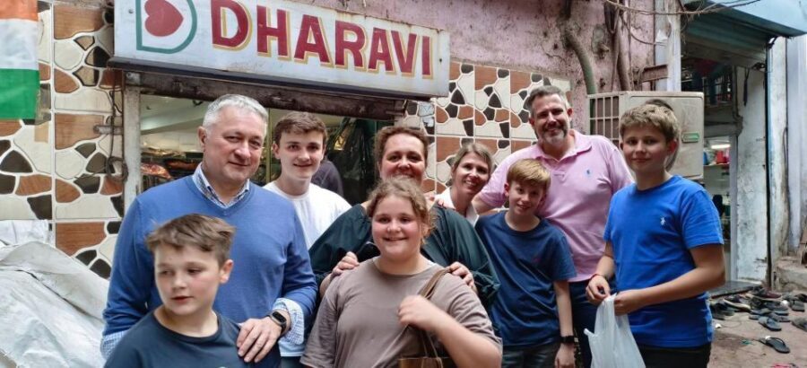 Mumbai: Private Dharavi Slum Tour by a Local with Pickup - Price and logistics: why $14 can make sense