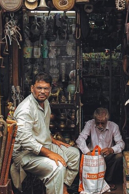 Mumbai: Private Slum and Sightseeing Full-day tour - South Mumbai stops that explain the city’s colonial street map