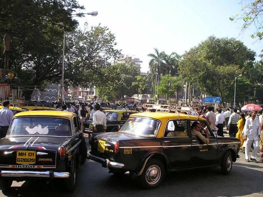 Mumbai: Private Walking Tour with a Local - How the itinerary works in real life: photo stops, walking, and scenic views