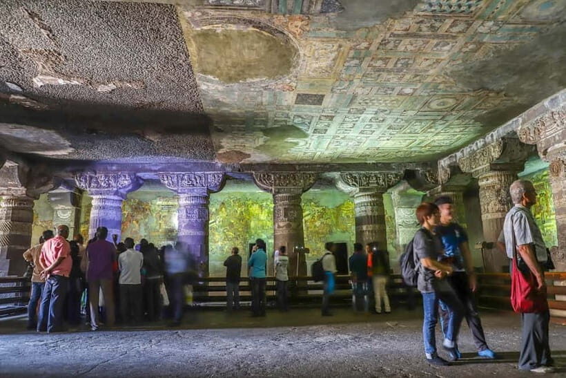 Mumbai: Same Day Tour of Ajanta & Ellora Cave's - The mini reality check: vendors and the keep-moving factor
