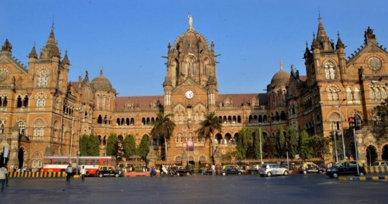 Mumbai: South Mumbai Heritage Walking Guided Tour - Chhatrapati Shivaji Terminus: the UNESCO station you’ll learn to read