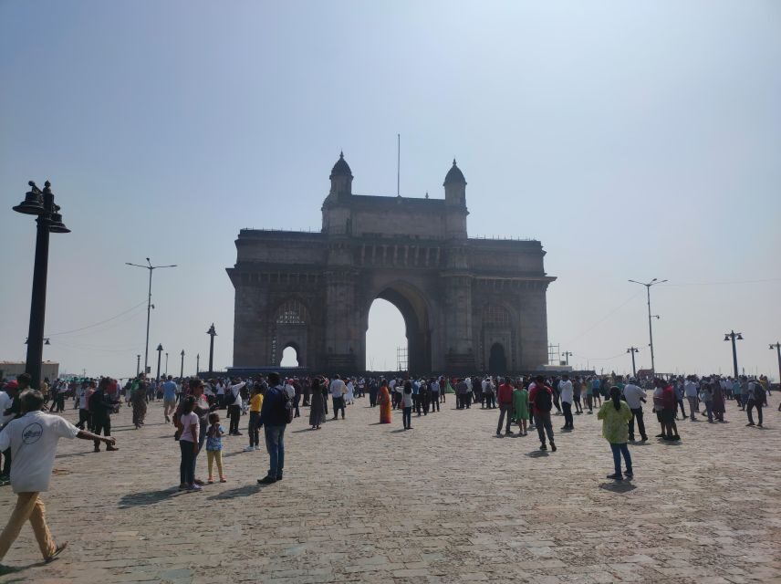 Mumbai: South Mumbai Heritage Walking Guided Tour - The Taj Mahal Palace and Gateway of India: glamour with historical weight