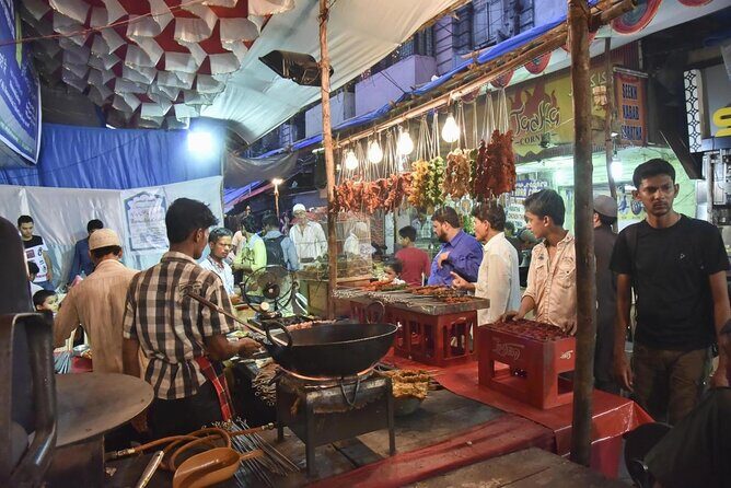 Mumbai Spice Markets and Bazaars Tour with Guide and Transport - Key Things You’ll Notice on This Tour