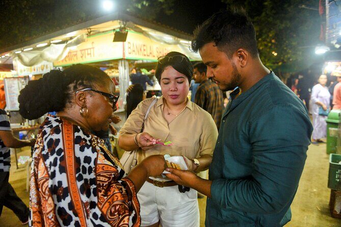 Mumbai Street Food & Bazaar Tour with Local Transport - Churchgate start: meeting at street level, not in a lobby
