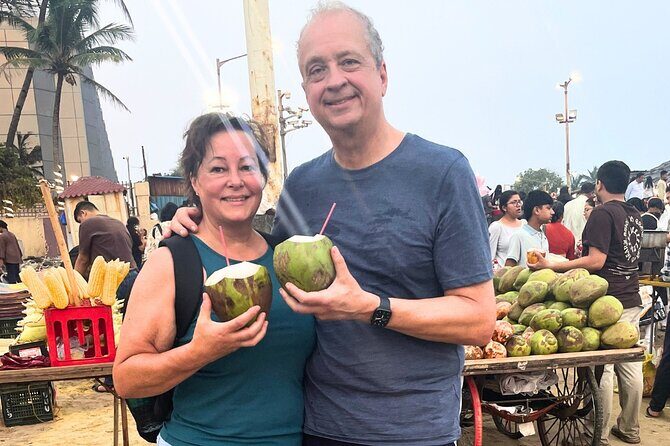 Mumbai Street Food & Beach Tour with 10+ Tastings - Guides, group size, and why it changes the whole experience