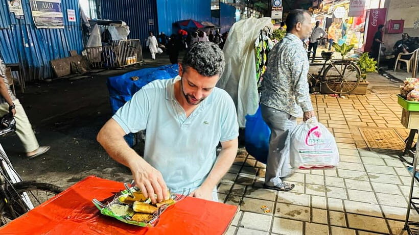 Mumbai: Street Food Tasting Tour - First stop: Churchgate meeting point and getting oriented fast