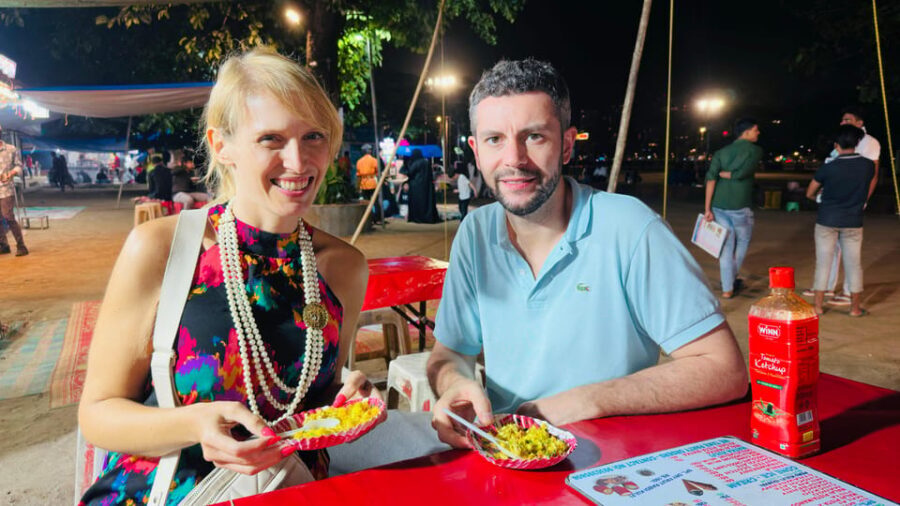 Mumbai: Street Food Tasting Tour - The taxi link and neighborhood switch: from one food mood to the next
