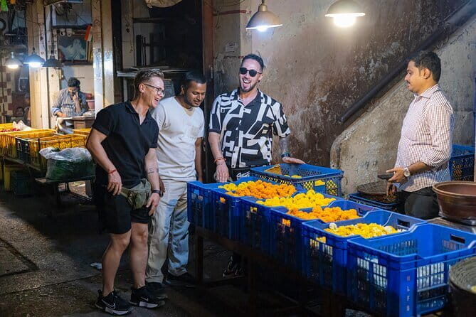 Mumbai Street Food & Temple Tour: Hidden Markets & Night Bazaar - Getting around in Old Mumbai: walking plus public transport timing