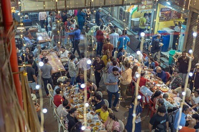 Mumbai Street Food & Temple Tour: Hidden Markets & Night Bazaar - Bhuleshwar Bazaar: spices, textiles, and a market you can actually use