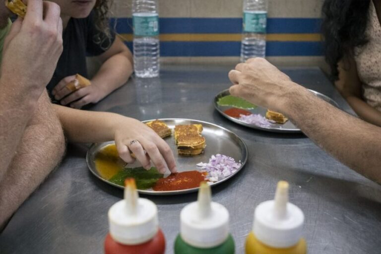 Mumbai: Street Food Tour - Churchgate Start and the Short Train Ride You’ll Actually Enjoy