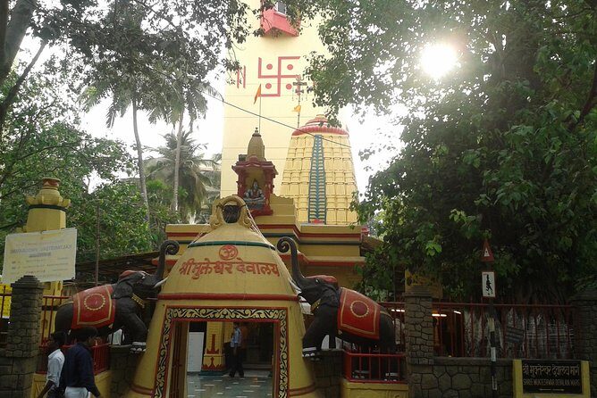 Mumbai Temple Tour in Private Vehicle - Stop 2: Mahalakshmi Temple and the Idea of Wealth Beyond Money