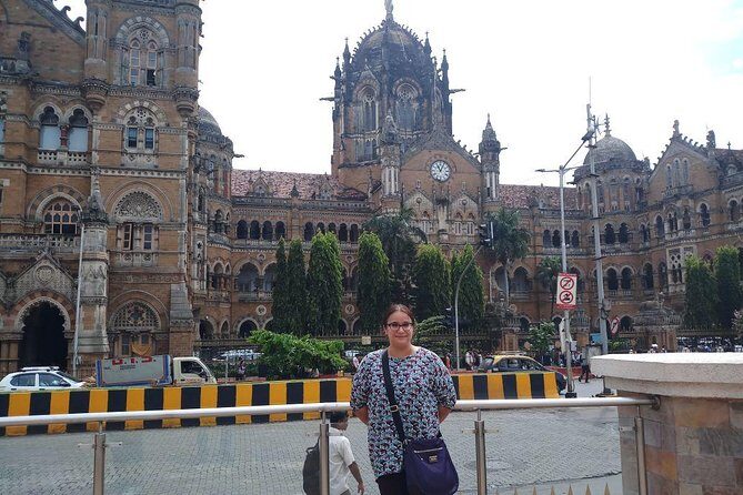 Mumbai Tour by Ac coach with pickup in Colaba & Mumbai Port only - Juhu Beach finish: how to use your last hour well