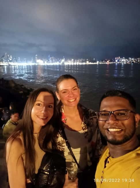 Night Tour: Mumbai’s Nights & Buzzing Bazaars - Gateway of India to Marine Drive: the night photo circuit