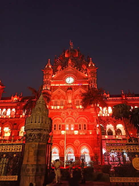 Night Tour: Mumbai’s Nights & Buzzing Bazaars - The guide experience: where the best nights are made