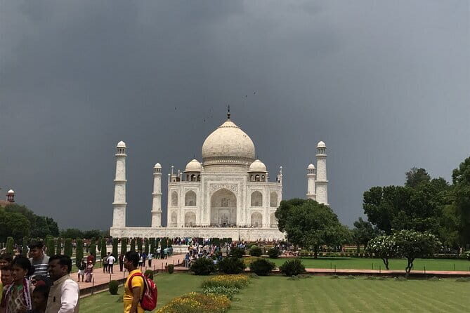 One-Day Private Taj Mahal Tour From Mumbai - The Yamuna Express drive: what the Delhi-to-Agra leg accomplishes