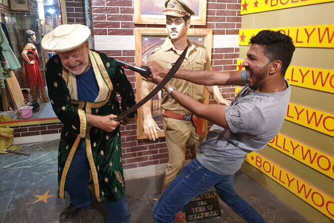 Premium Bollywood Tour + - Dharavi in One Hour: Getting a Different Mumbai Snapshot