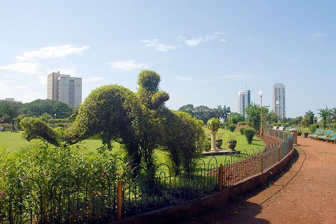 Private 8 Hours Mumbai City Sightseeing and Dharavi Slum Tour - British-era Mumbai to Dhobi Ghat to Dharavi, in one long day