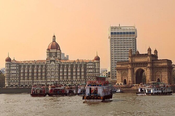 Private Combo Tours Sightseeing + Dharavi Slum + Dhobi Ghat & Dabbawalas - Start at Churchgate Railway Station: Watch Lunches Take the Train