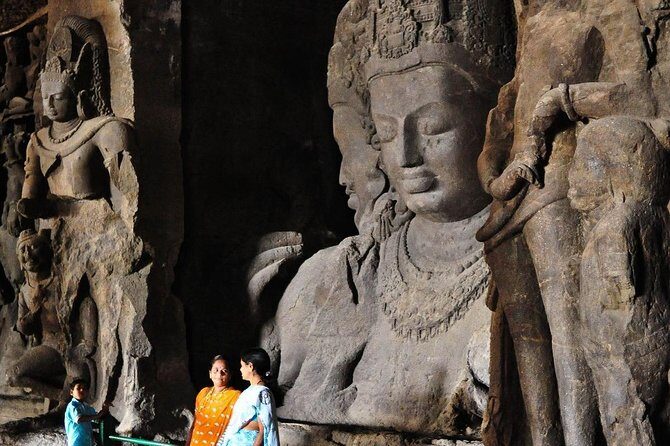 Private Elephanta Caves UNESCO World Heritage Site Tour - Gateway of India: a quick stop that still teaches Mumbai
