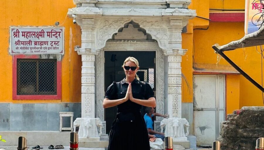 Private & Exclusive: Mumbai Sightseeing and Religious Trail - Hotel pickup and the air-conditioned, private rhythm