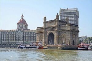Private Full Day City Tour of Mumbai - Dhobi Ghat: handwashing work in the middle of the city