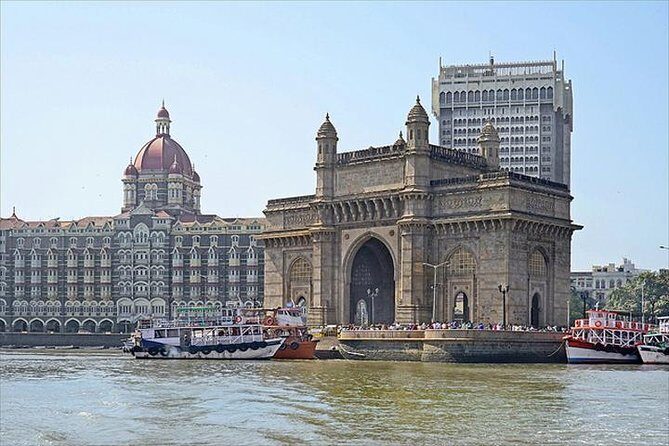 Private Full Day City Tour of Mumbai - Dhobi Ghat: handwashing work in the middle of the city