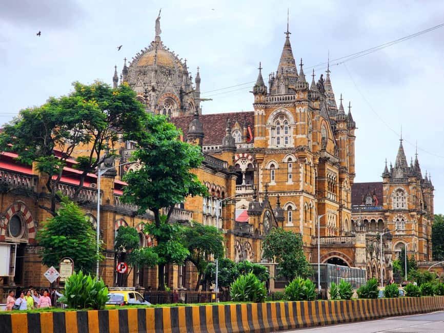 Private Full-Day Mumbai Sightseeing & Dharavi Slum Tour - Why this Mumbai route works: icons plus Dharavi in one day