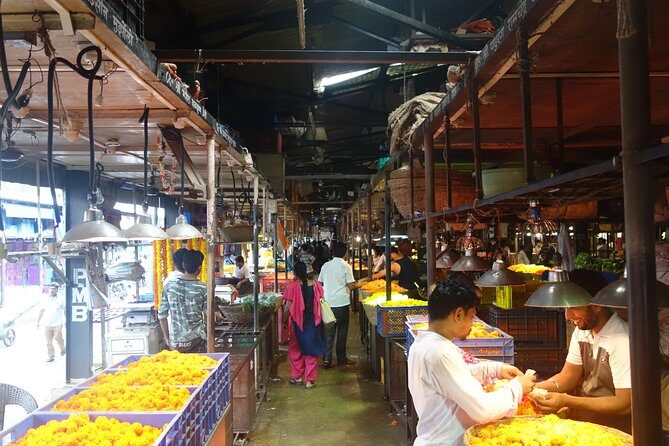 Private Half-Day Mumbai Sightseeing Tour by Public Transportation - BB Dadar Market: flower auctions and the trade behind the color
