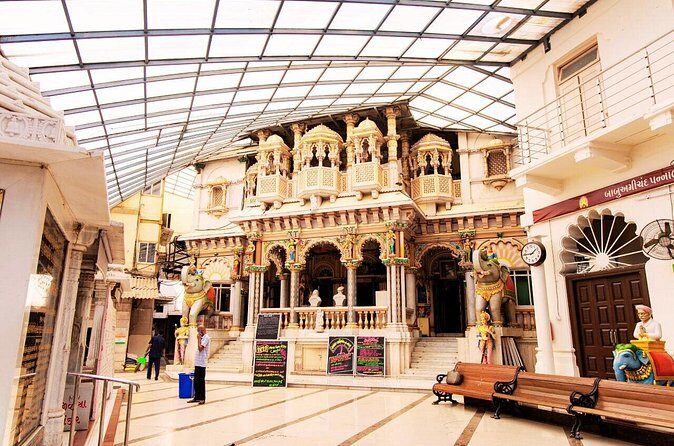 Private Mumbai Sightseeing Tour - University of Mumbai, Oval Maidan, and Marine Drive: The City’s Formal and Coastal Faces