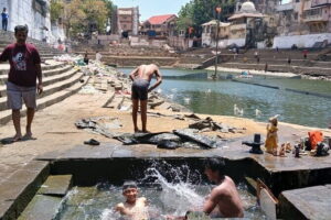 Private Mumbai Sightseeing Tour with Pickup, Car & Guide - Private AC car and pickup: the practical win
