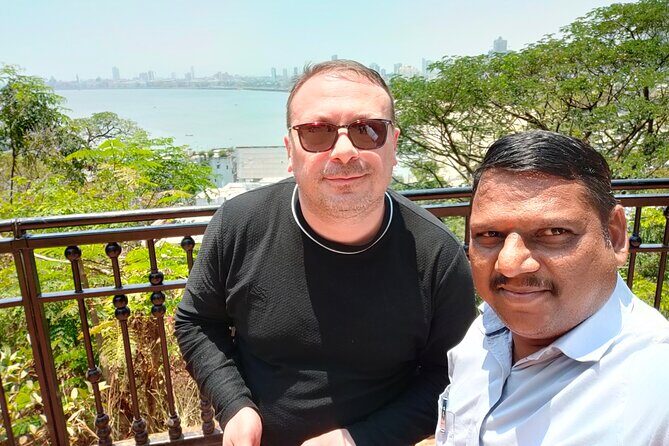 Private Mumbai Sightseeing Tour(Travellers Choice Award Winner) - Getting picked up and moving: the A/C vehicle matters in Mumbai traffic