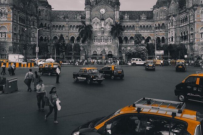 Private Tour in Mumbai Slum with Sightseeing - Antilia, Banganga, and the quick stops that add texture