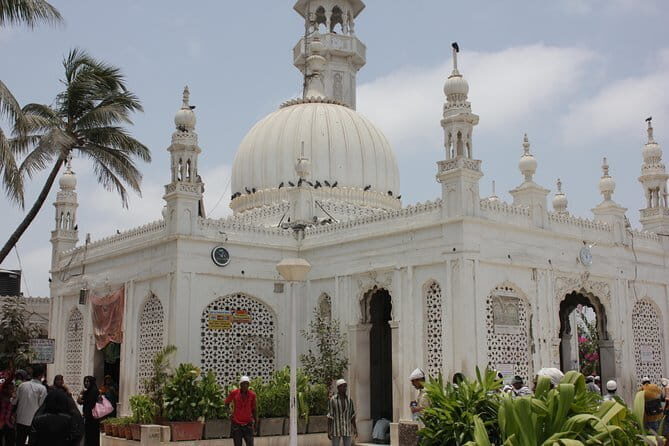 Sacred sites Mumbai tour: Hinduism, Christianity, Judaism & more - How the hop-on hop-off rhythm keeps the day easy