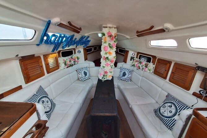 Sailing Experience in Mumbai on Mid Size Yacht - Cruising the Famous Stretch: Taj Mahal Palace and the Skyline