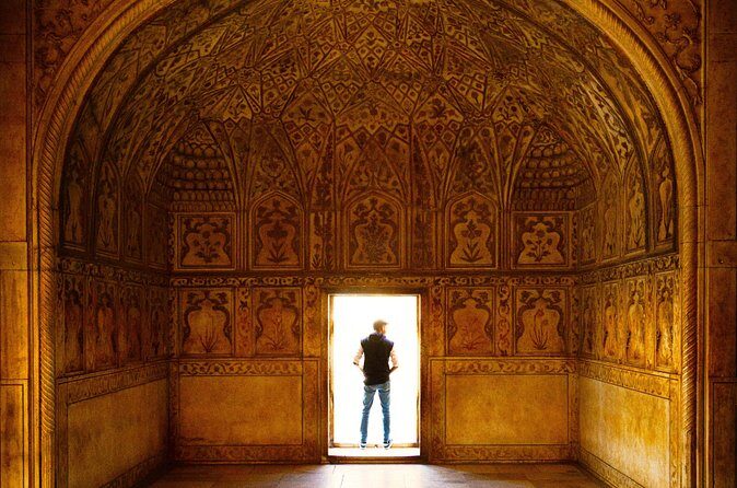 Same Day Tour from Mumbai to Taj Mahal and Agra With Flights - Lunch stop at Pinch of Spice: a planned break you should actually use