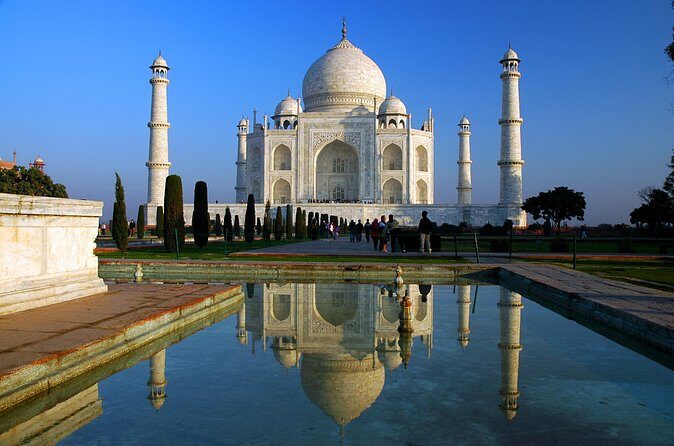 Same Day Tour from Mumbai to Taj Mahal and Agra With Flights - Price and value: what $200 per person is buying you