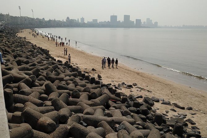 Spiritual & City Highlights: Private Mumbai Temple Tour by AC Car - Landmark Route: From Gateway of India to Marine Drive