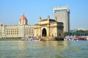 Spiritual & City Highlights: Private Mumbai Temple Tour by AC Car - Queen Victoria Terminus: UNESCO Train-Station Drama