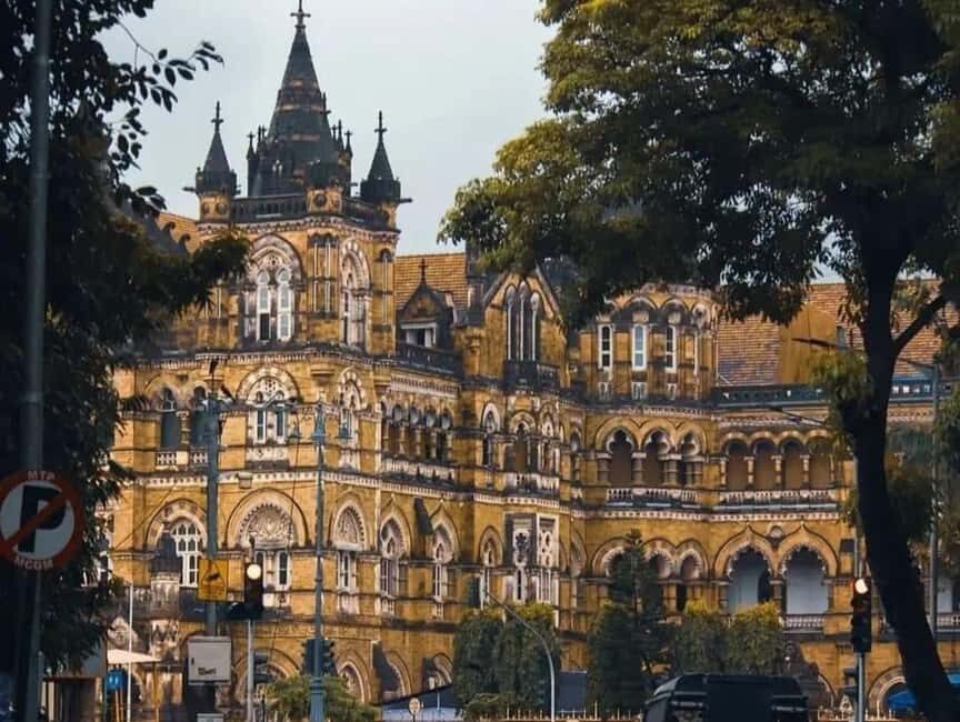 Stories of Mumbai: Heritage Walk with Hidden Tales - Taj Mahal Palace to Colaba Causeway: Learn to read architecture