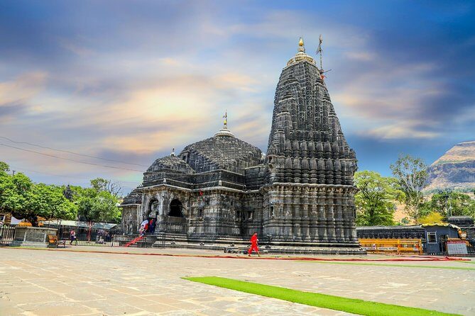 Temples & Vineyards: Private Tour to Nashik from Mumbai - Lunch in Nashik: Keep It Simple and Stay on Schedule