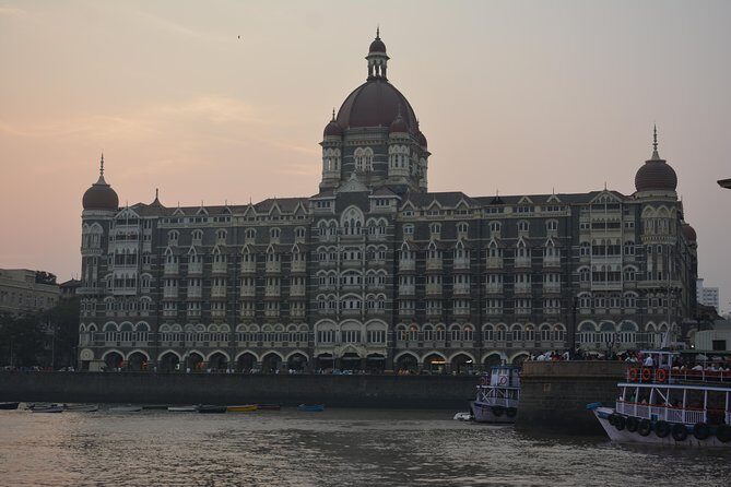 Two Days Mumbai Tour Package : City + Slum + Elephanta + Market - Guide quality makes or breaks a fast itinerary